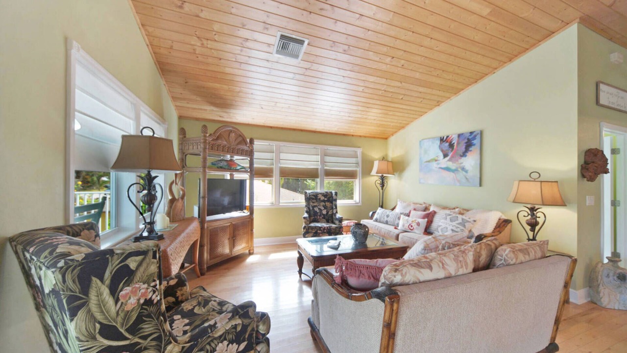 Photo of Livingroom in Saint James City