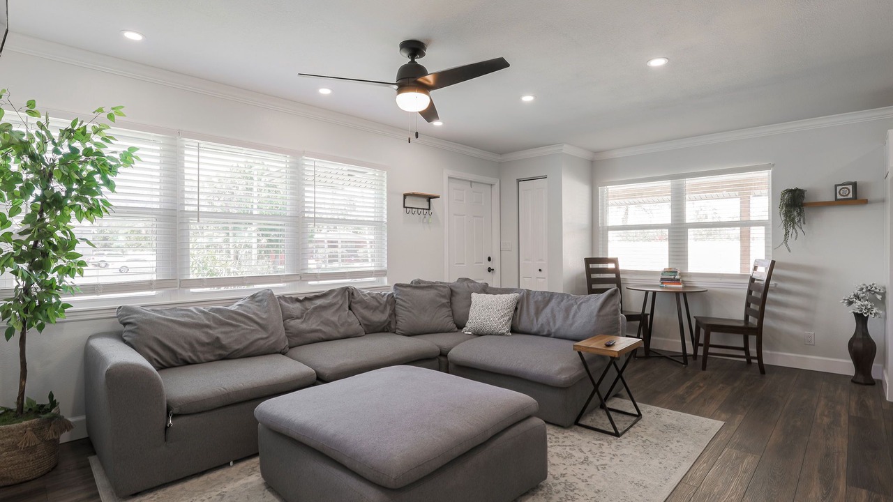 Photo of Livingroom in South Daytona