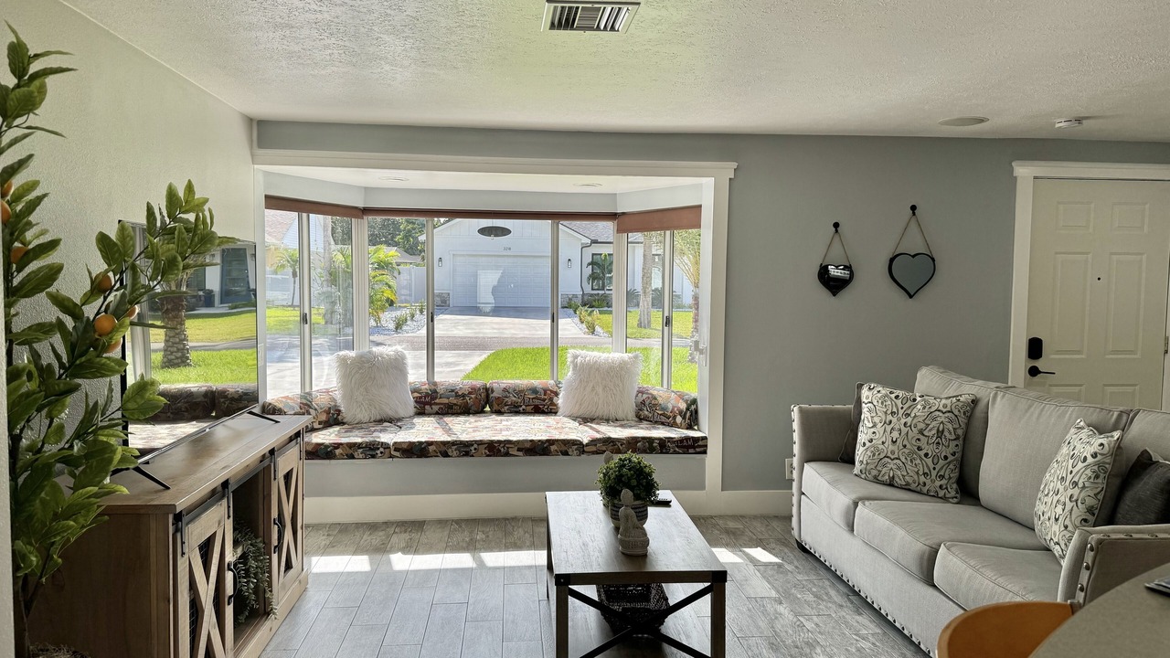 Photo of Livingroom in Egypt Lake-Leto