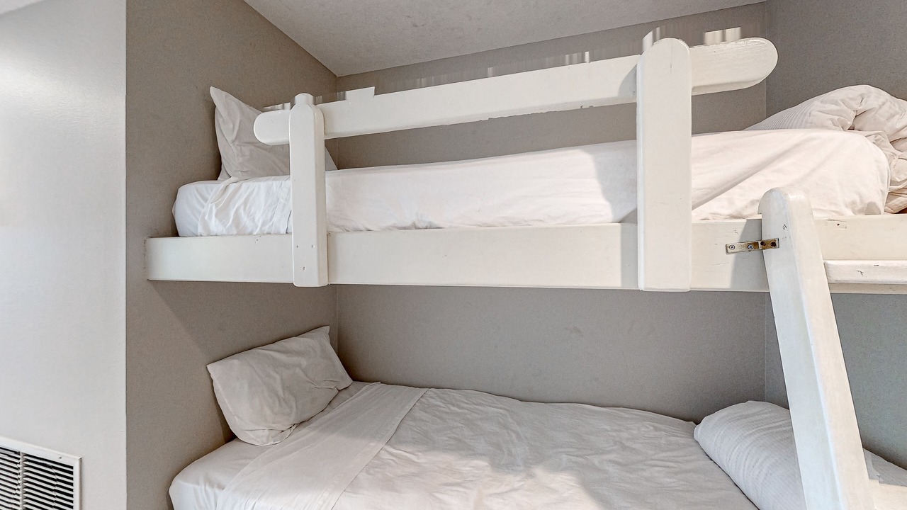 Photo of Bedroom in Miramar Beach