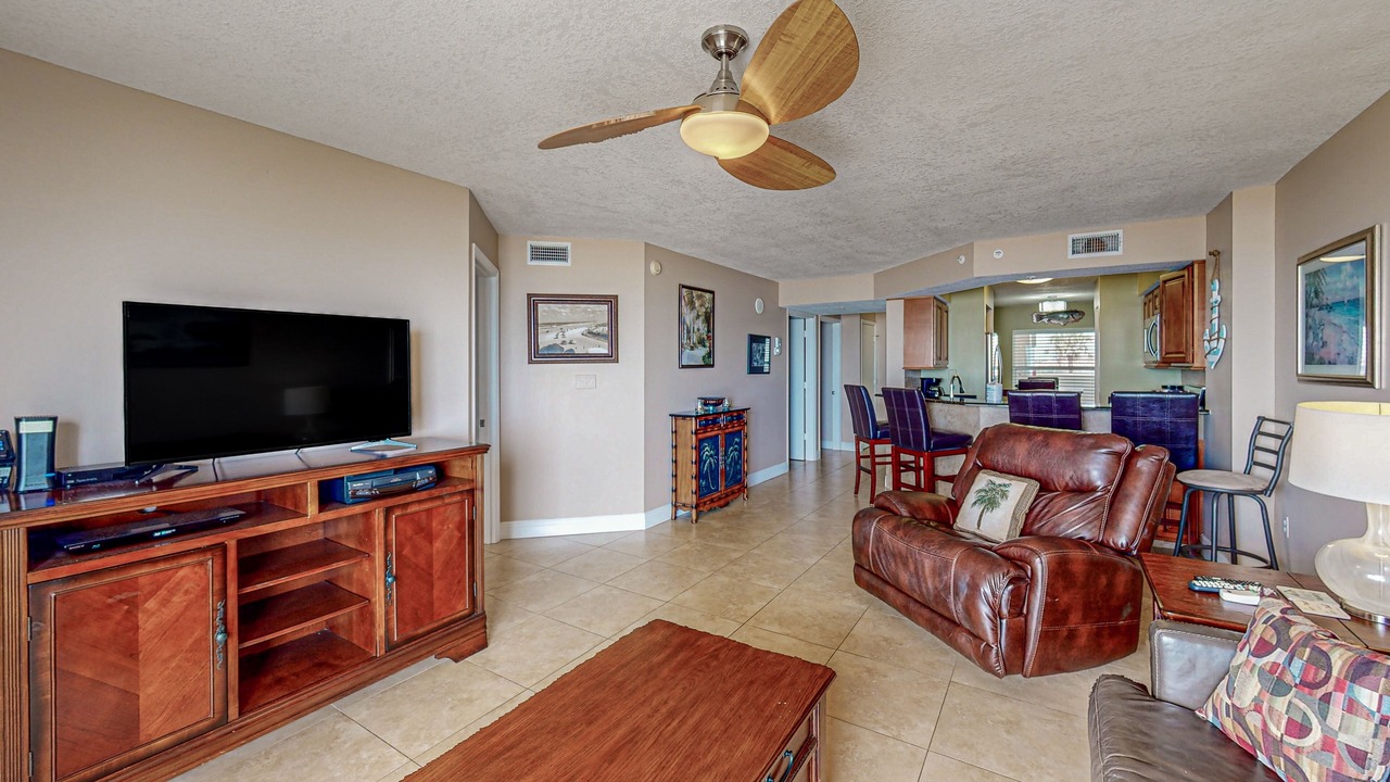 Photo of Livingroom in Seawinds Condo