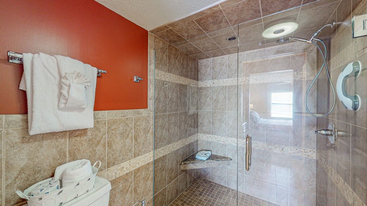 Photo of Bathroom in Seawinds Condo