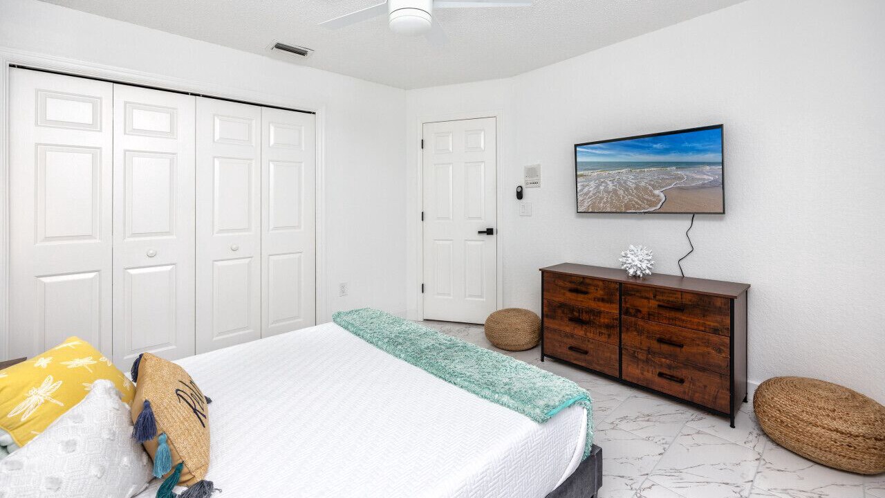 Photo of Bedroom in Bayport