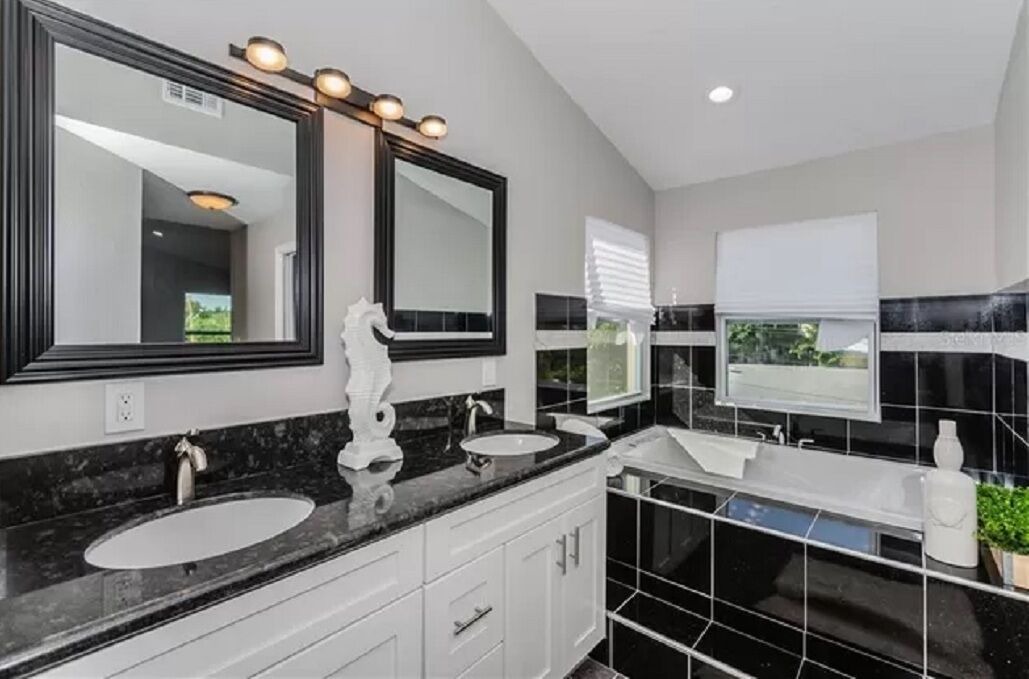 Photo of Bathroom in Harbor Bluffs
