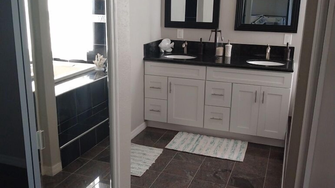 Photo of Bathroom in Harbor Bluffs