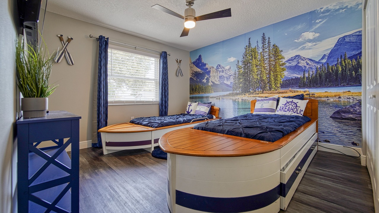 Photo of Bedroom in Cypress Gardens
