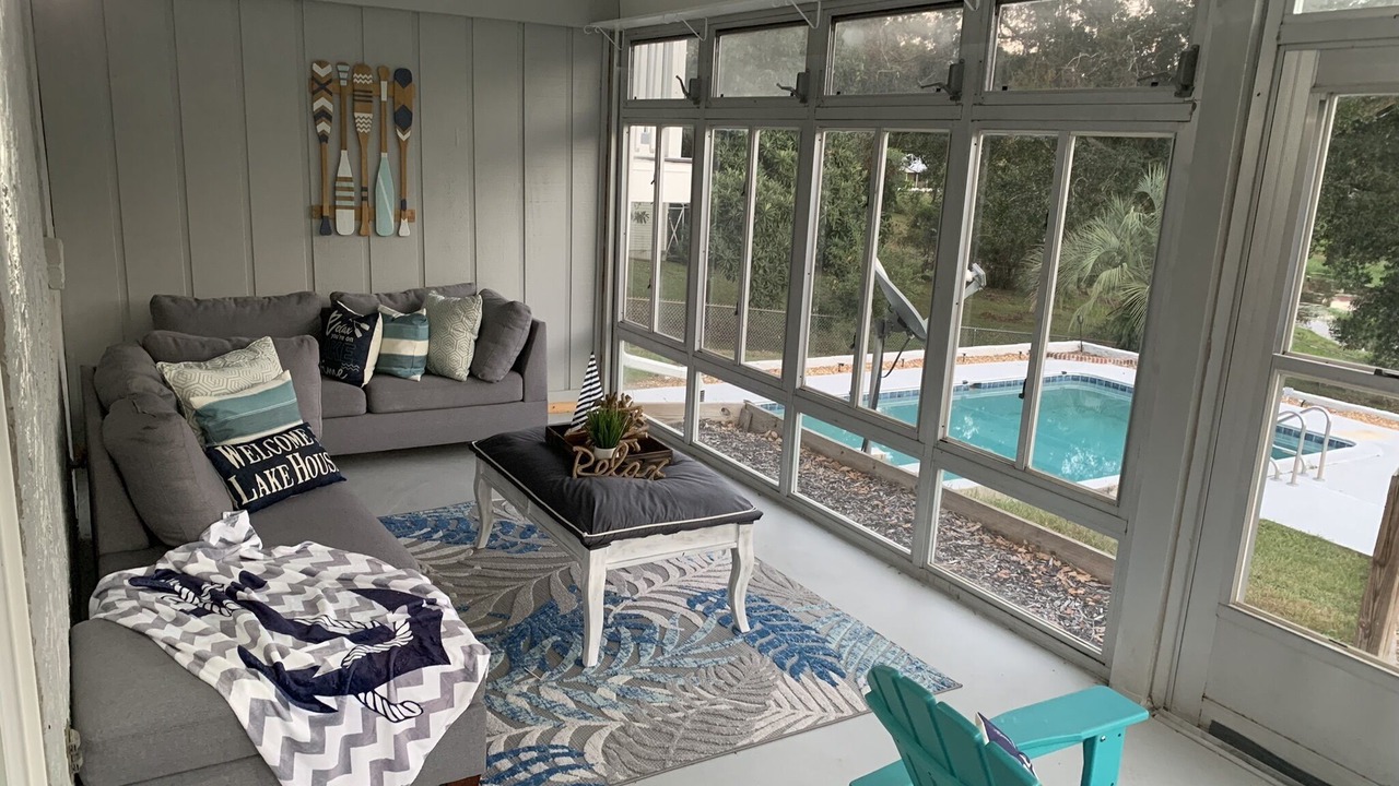 Photo of Livingroom in Cypress Gardens