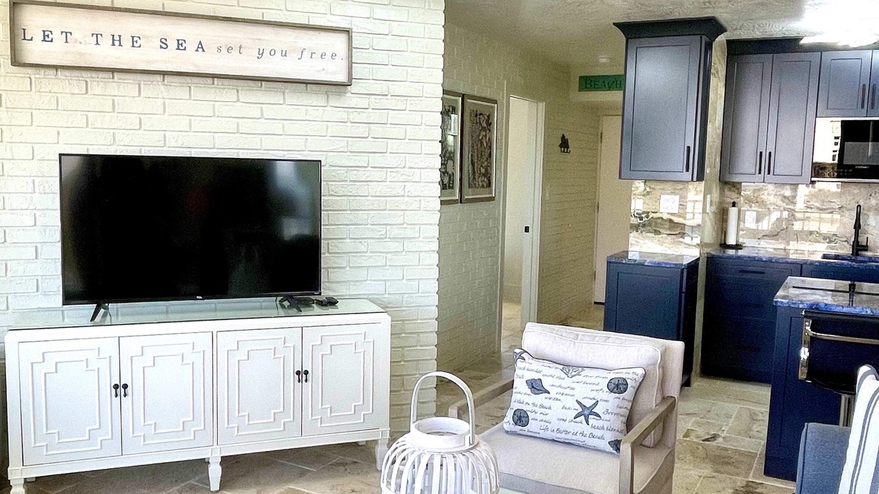 Photo of Livingroom in Ormond Beach
