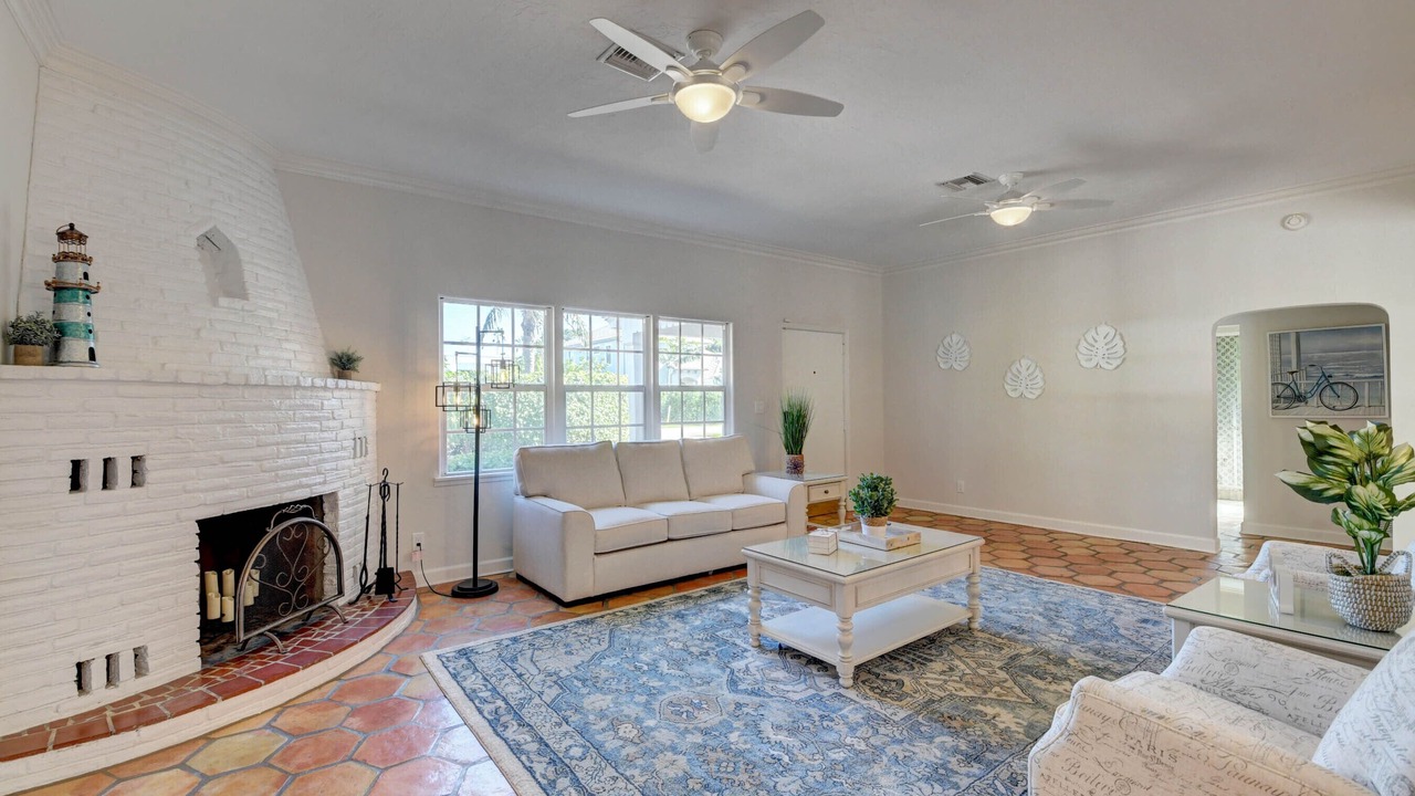 Photo of Livingroom in Lake Ida Shores