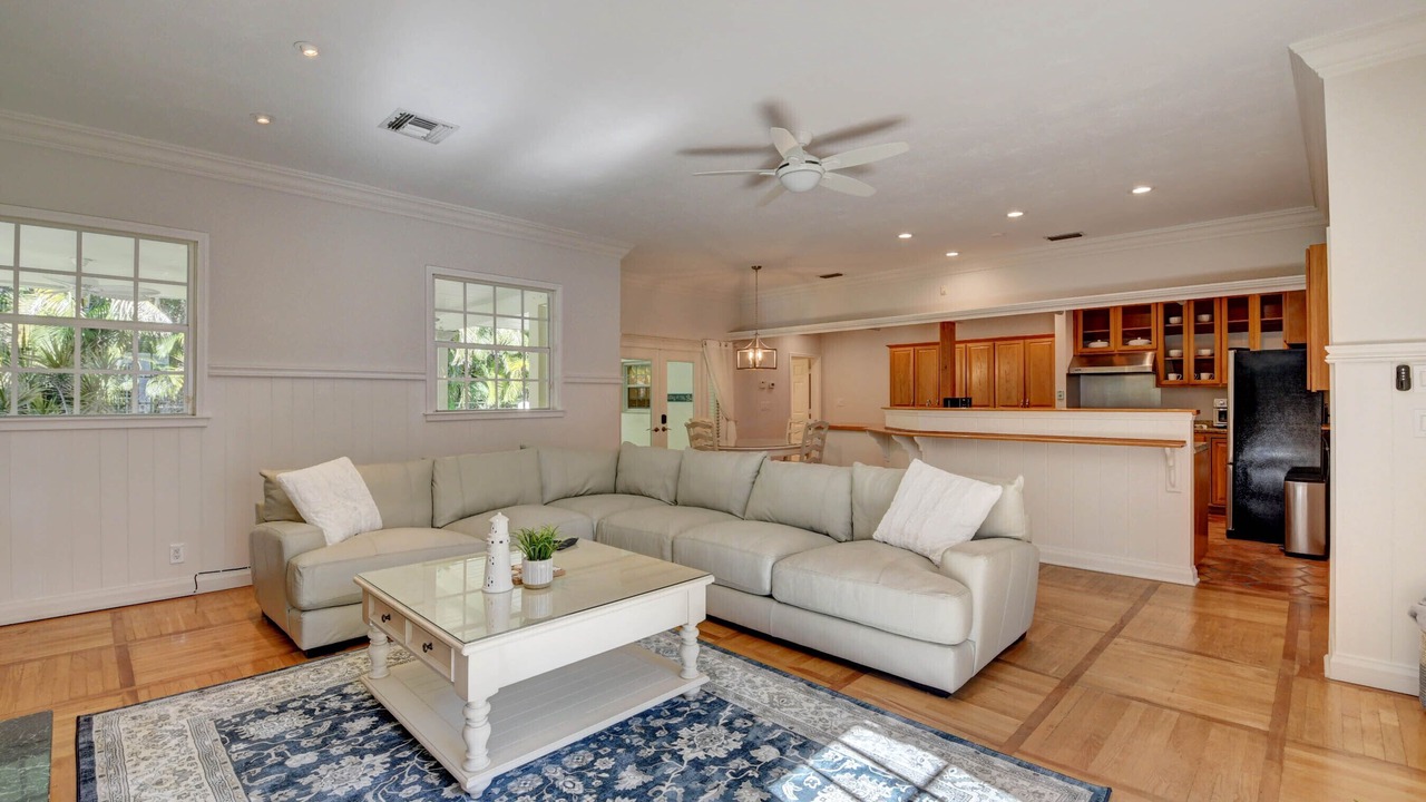 Photo of Livingroom in Lake Ida Shores