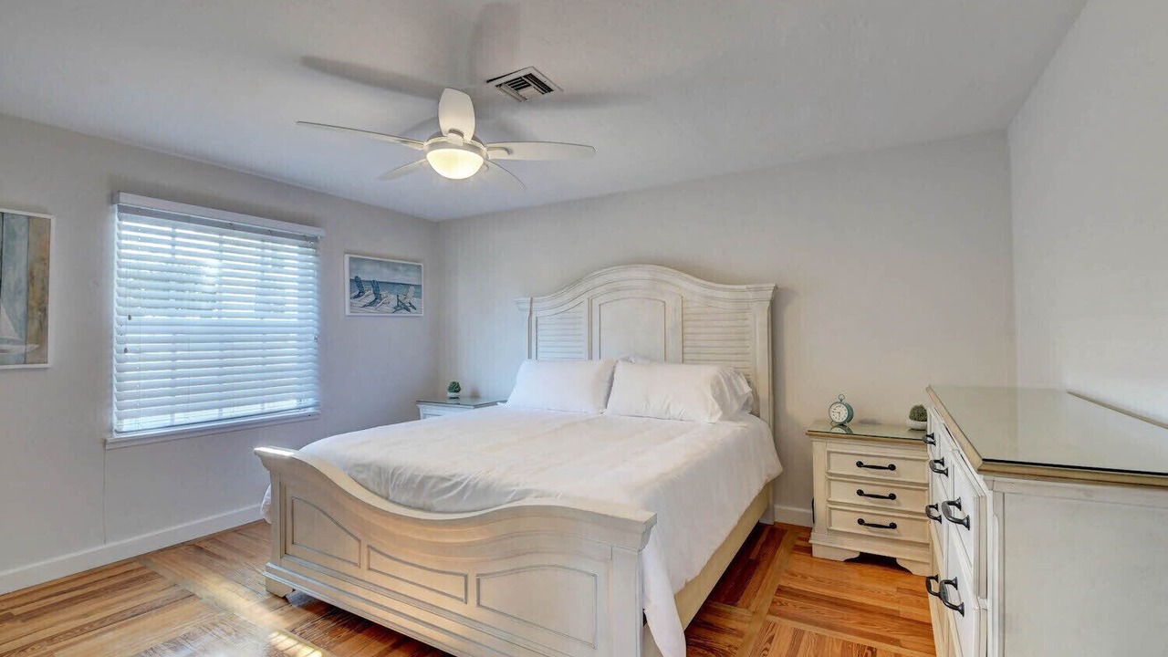 Photo of Bedroom in Lake Ida Shores