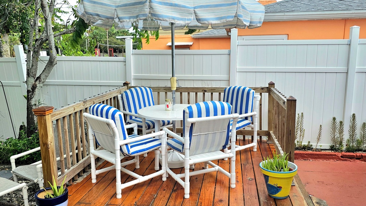 Photo of Outdoor in Smith's Memento