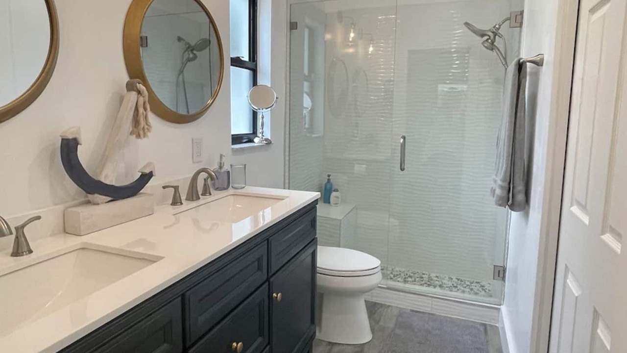 Photo of Bathroom in Palm River Estates