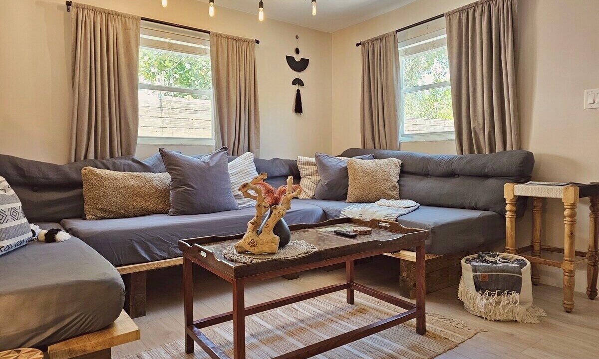 Photo of Livingroom in Edgewood