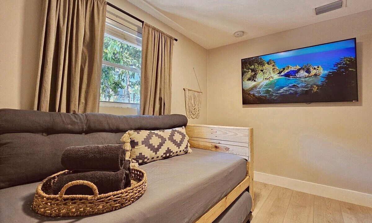 Photo of Livingroom in Edgewood