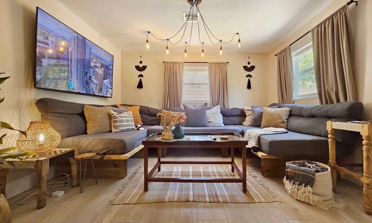 Photo of Livingroom in Edgewood