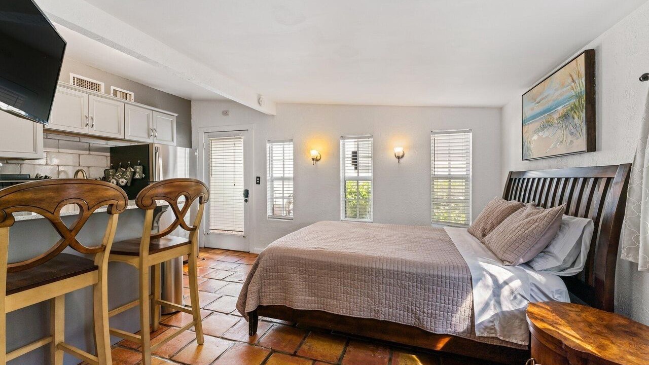 Photo of Bedroom in Old Northwood Historic District