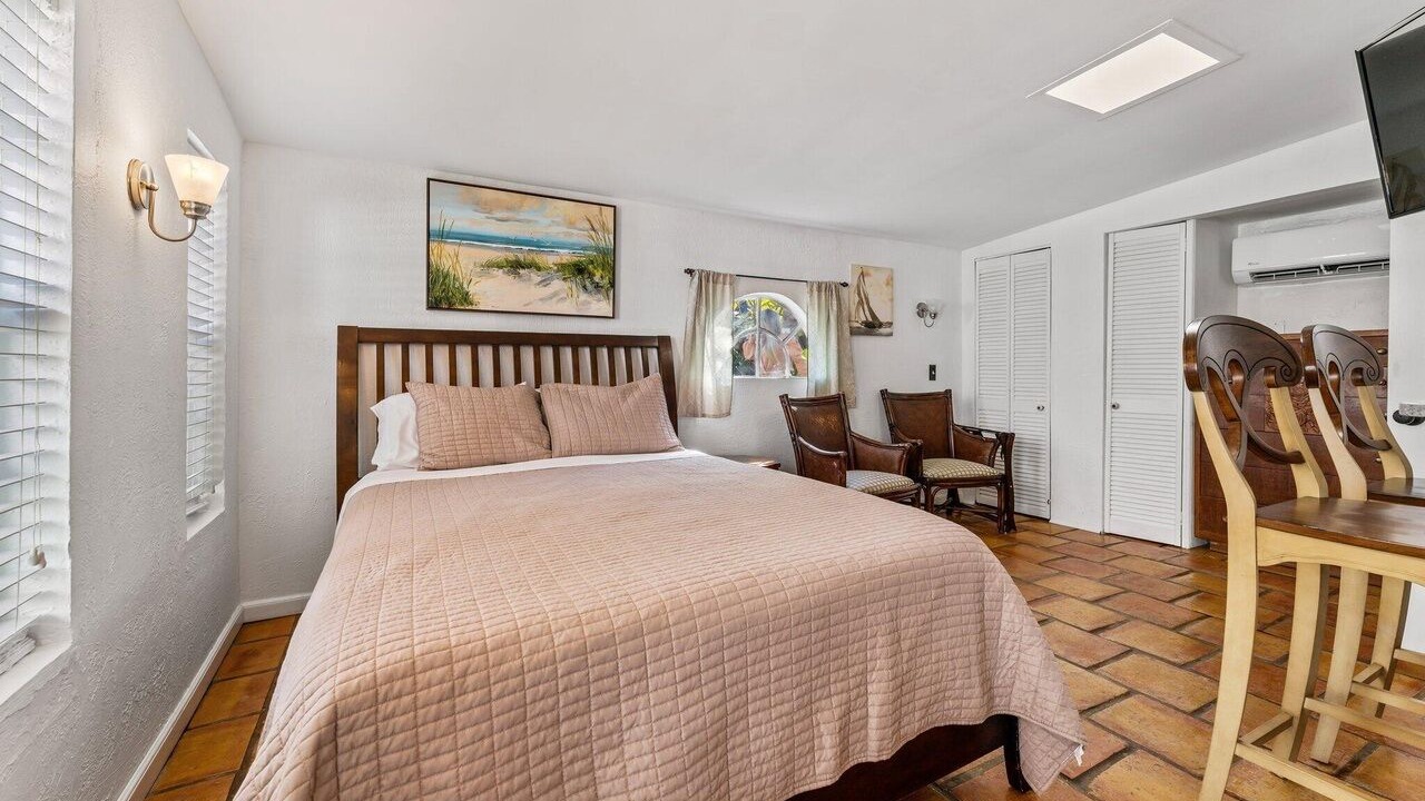 Photo of Bedroom in Old Northwood Historic District