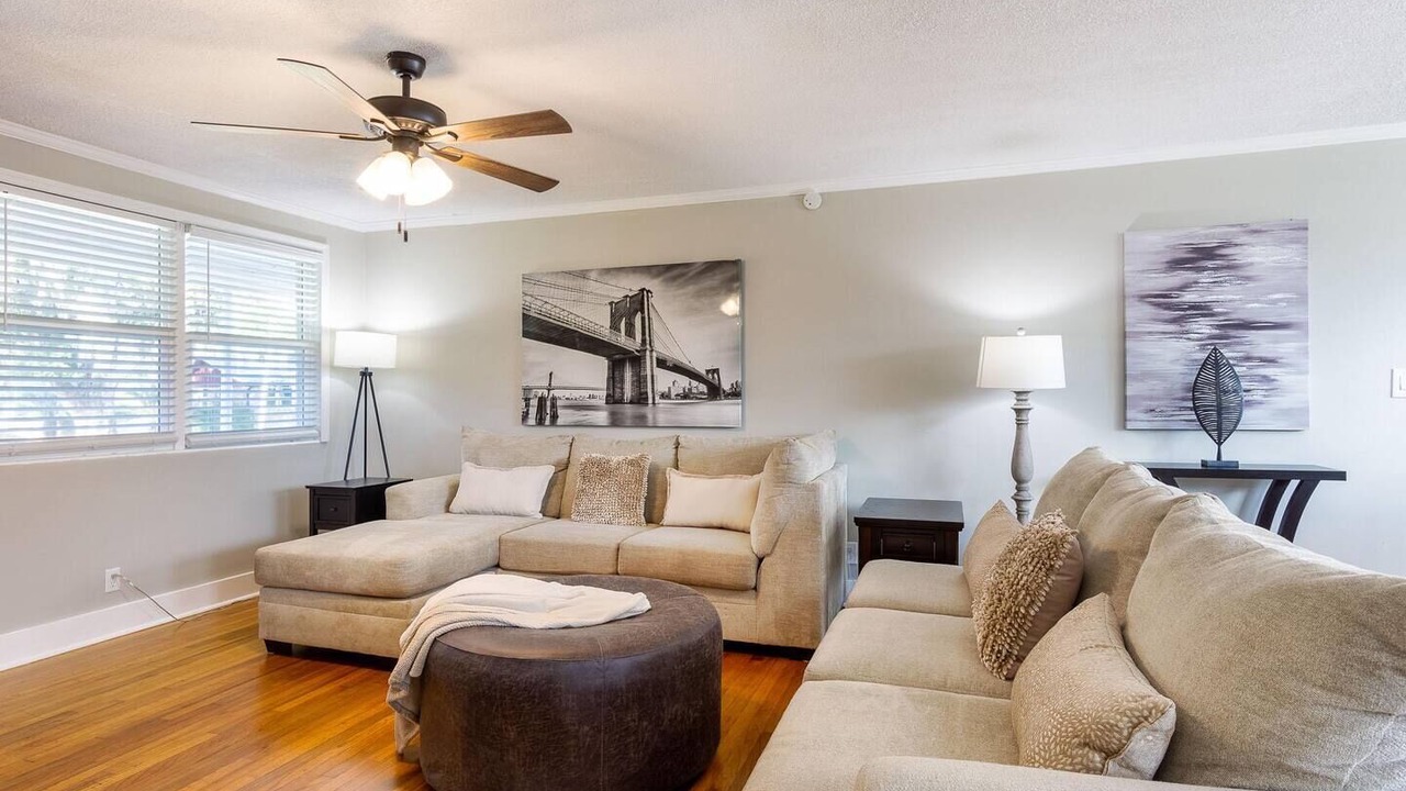 Photo of Livingroom in Jacksonville