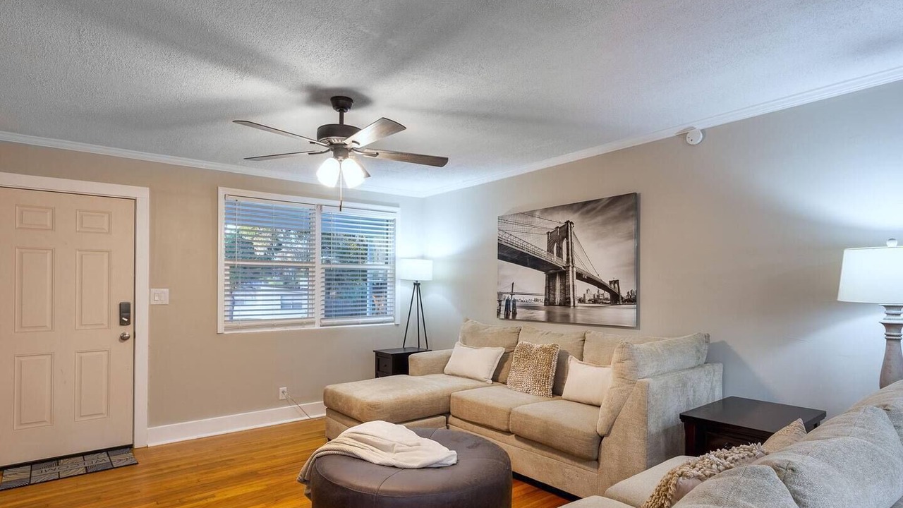 Photo of Livingroom in Jacksonville