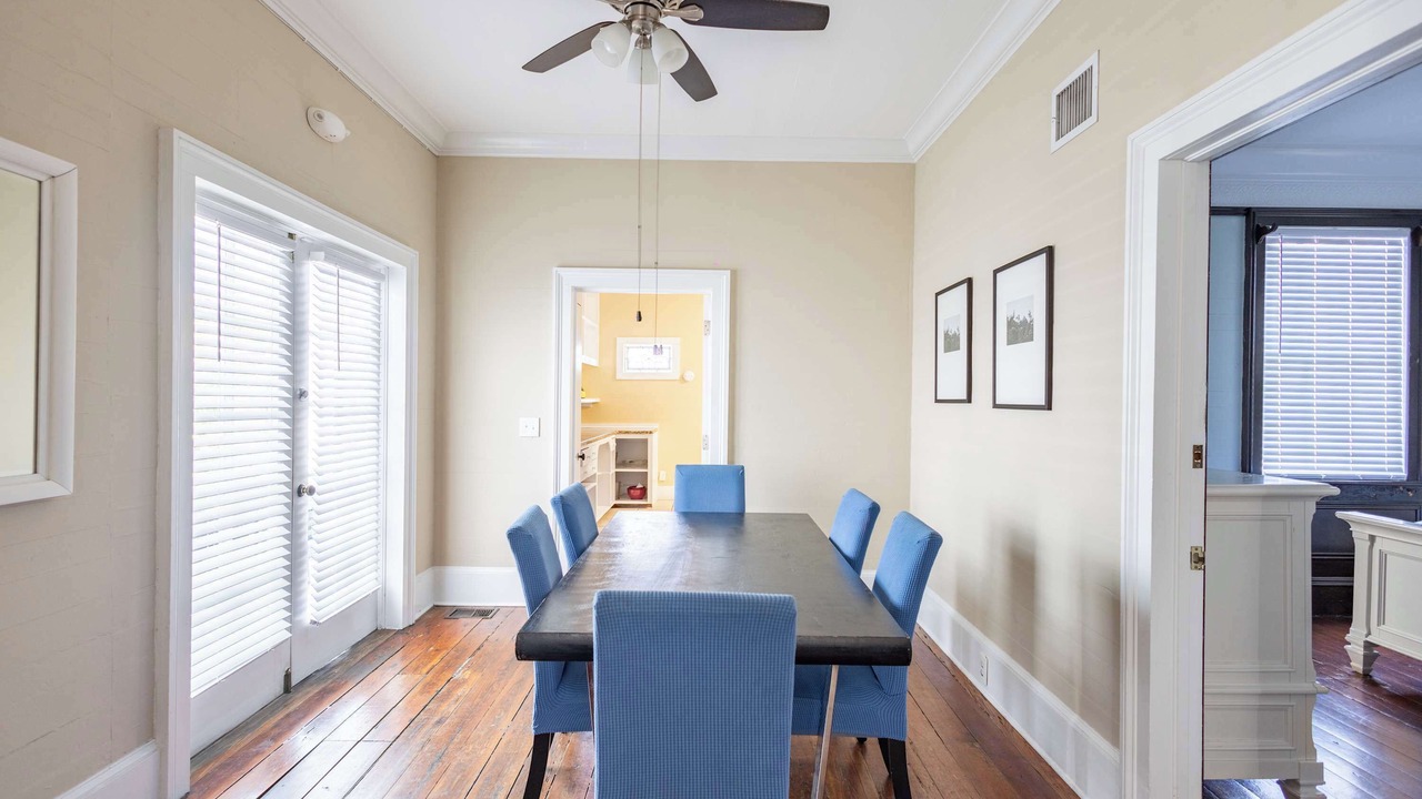Photo of Livingroom in Historic Seaport