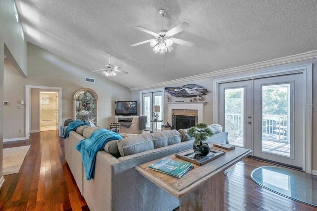Photo of Livingroom in Ozona