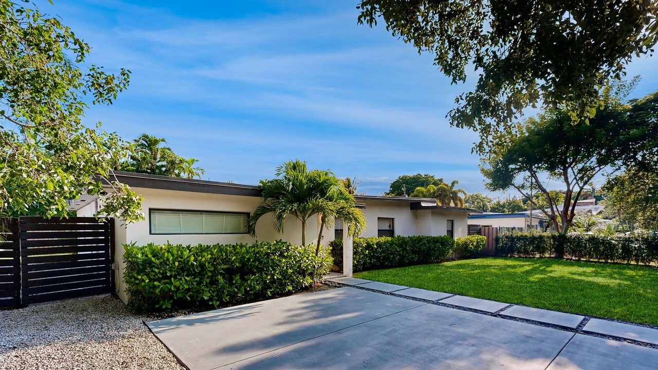 Photo of Outdoor in Riviera Estates