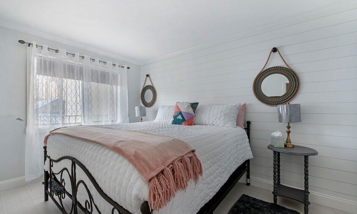 Photo of Bedroom in Vanderbilt Beach