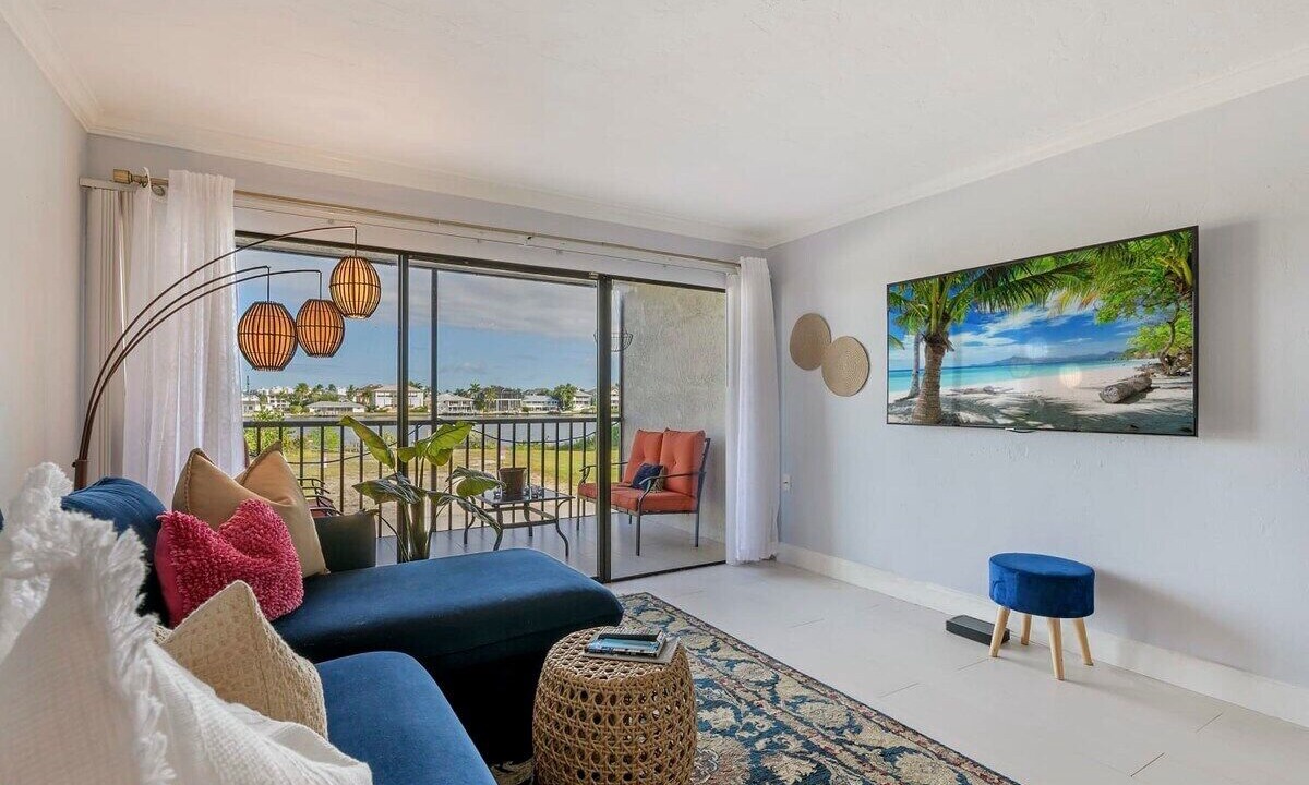 Photo of Livingroom in Vanderbilt Beach