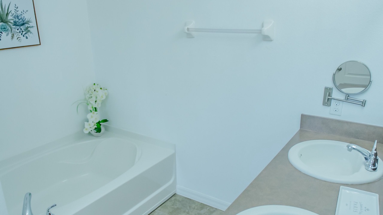 Photo of Bathroom in Cypress Pointe