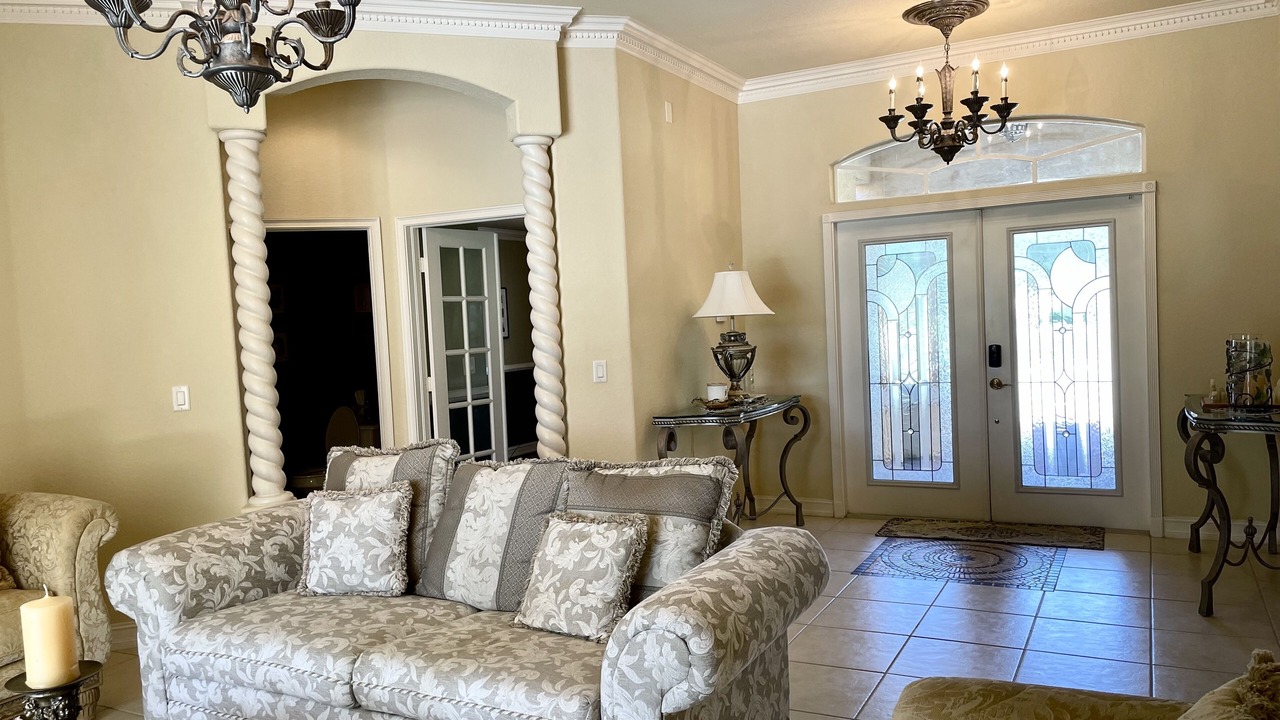 Photo of Livingroom in Hunt Club