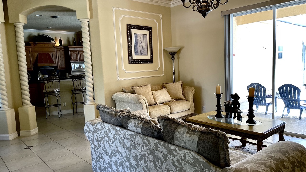 Photo of Livingroom in Hunt Club