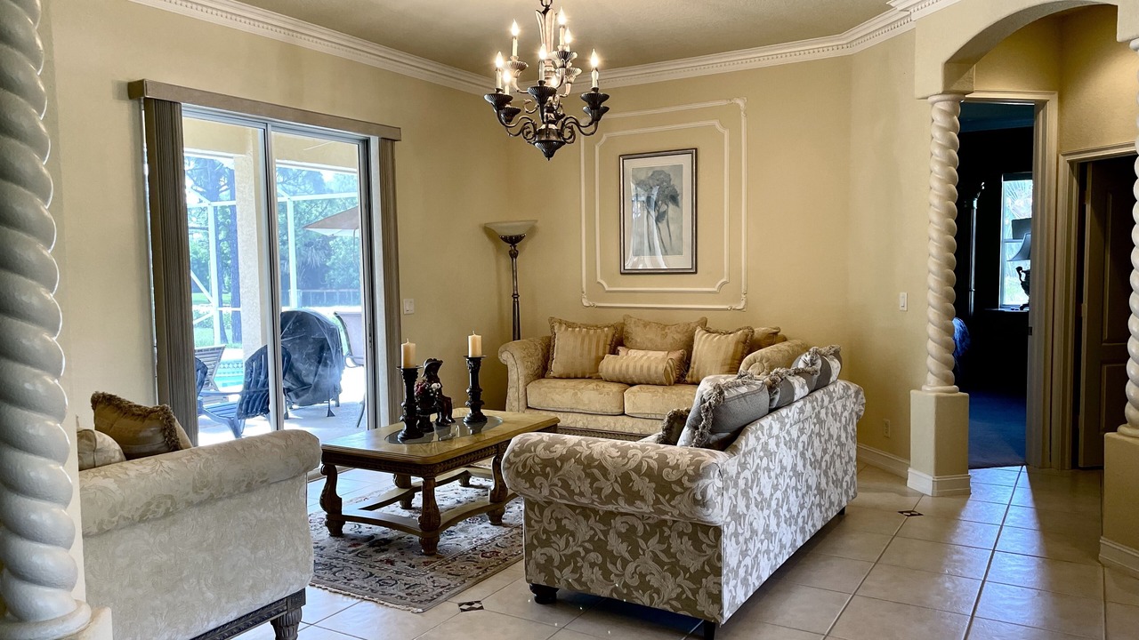 Photo of Livingroom in Hunt Club