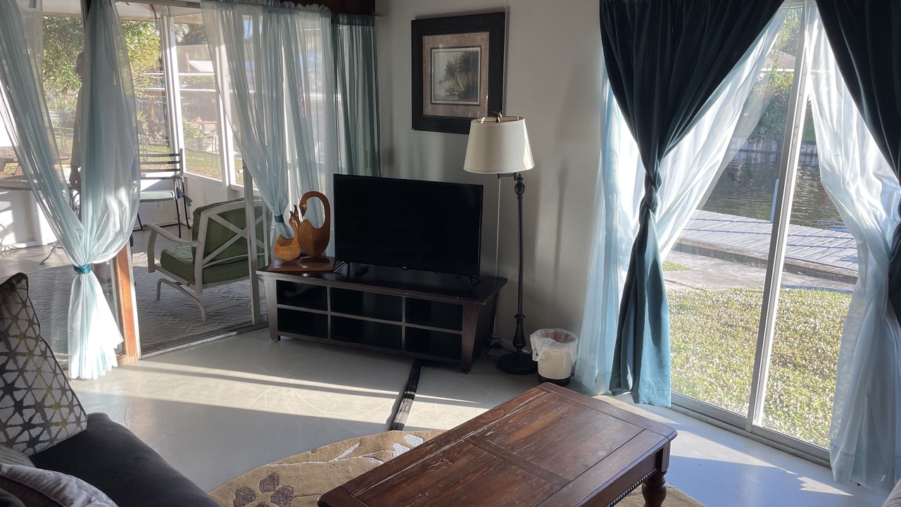 Photo of Livingroom in Taylor Creek