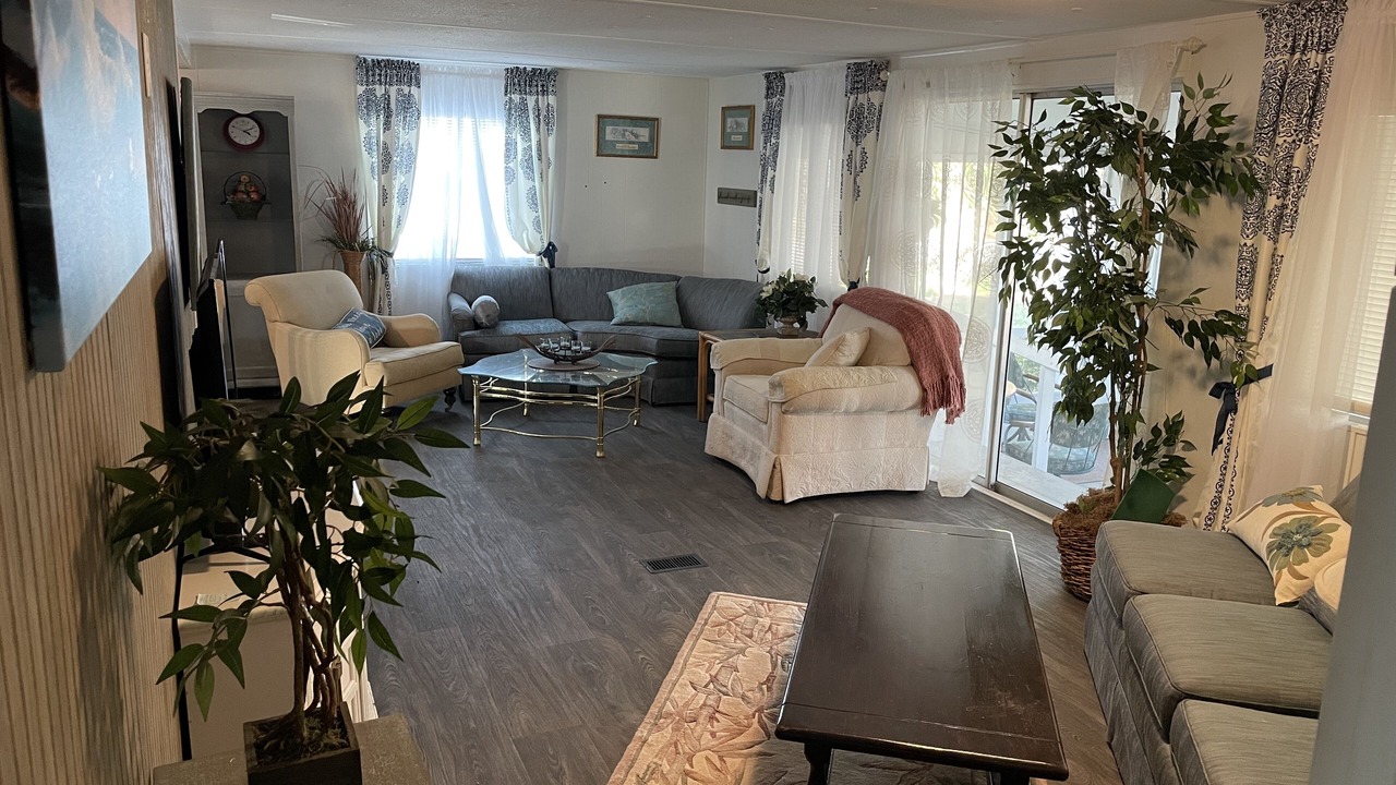 Photo of Livingroom in Taylor Creek