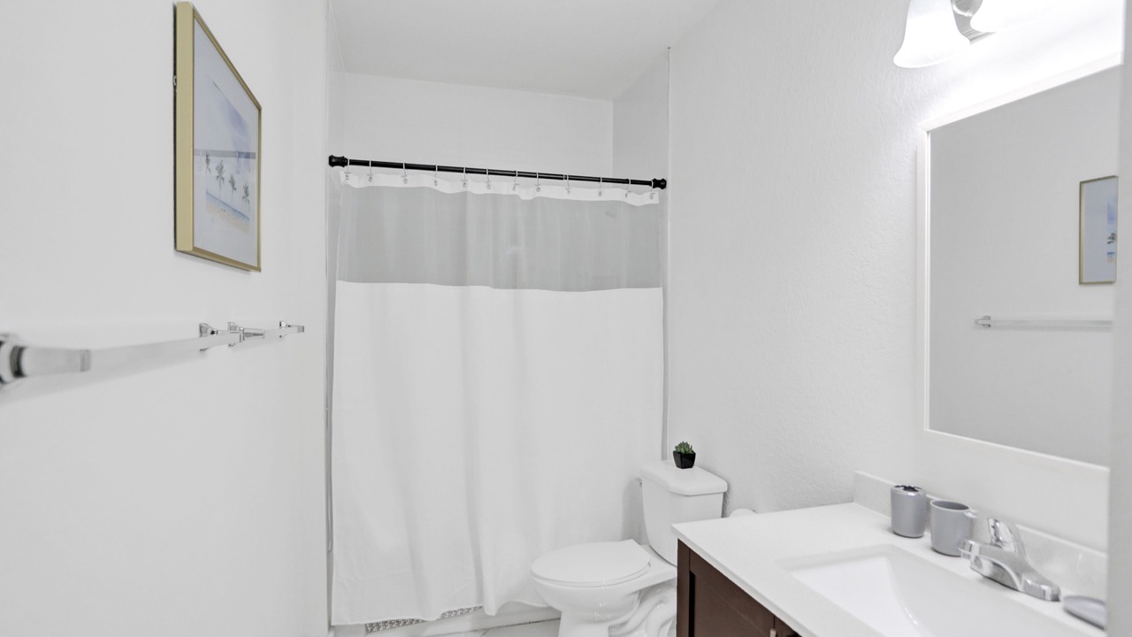 Photo of Bathroom in Allapattah
