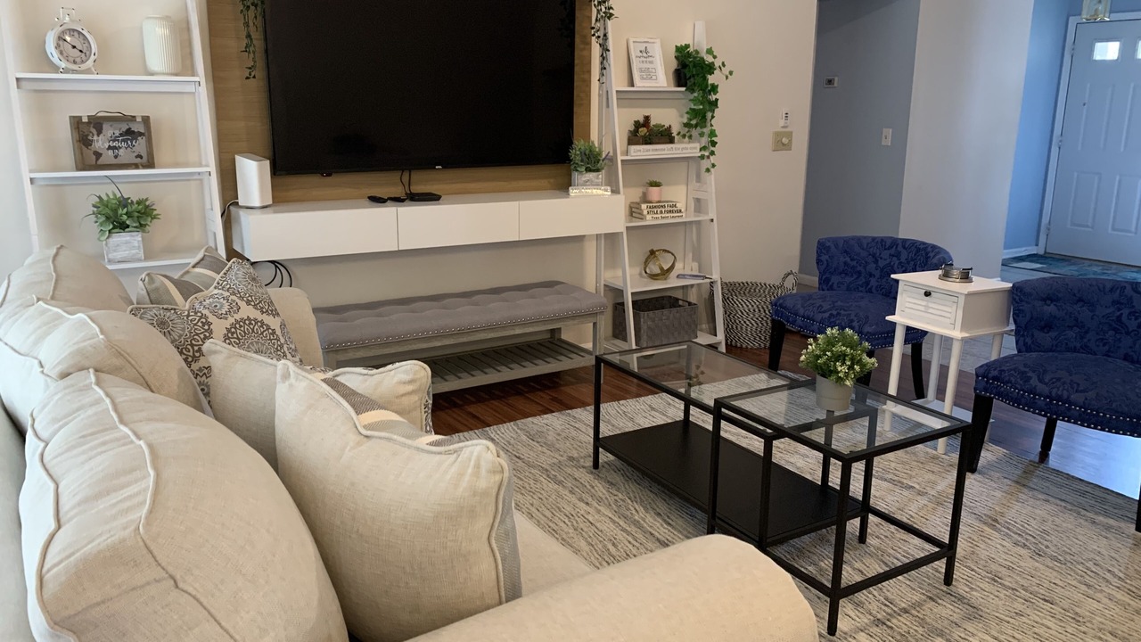 Photo of Livingroom in Golden Glades - The Woods