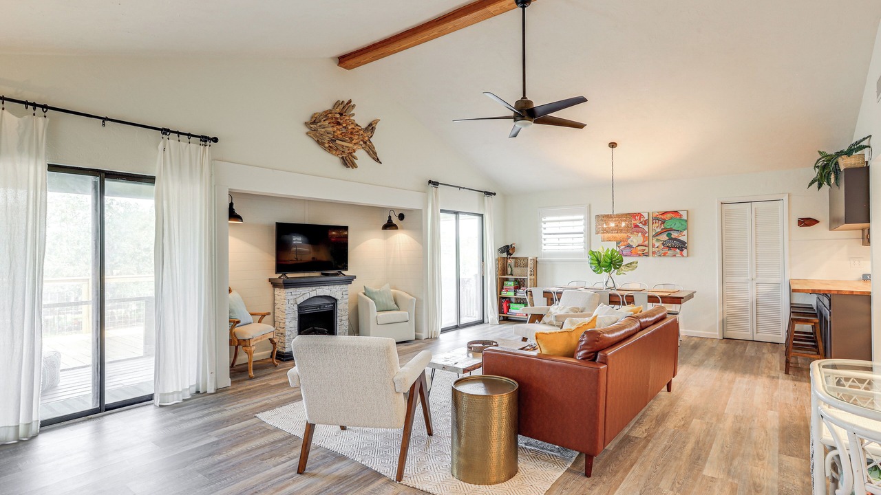Photo of Livingroom in Suwannee