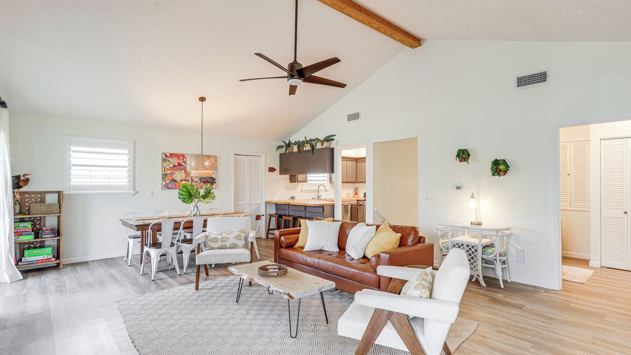 Photo of Livingroom in Suwannee