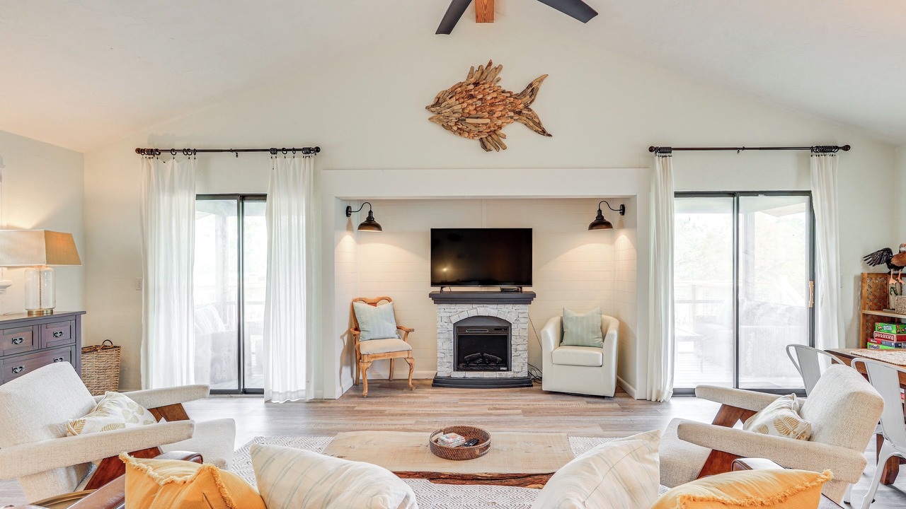 Photo of Livingroom in Suwannee