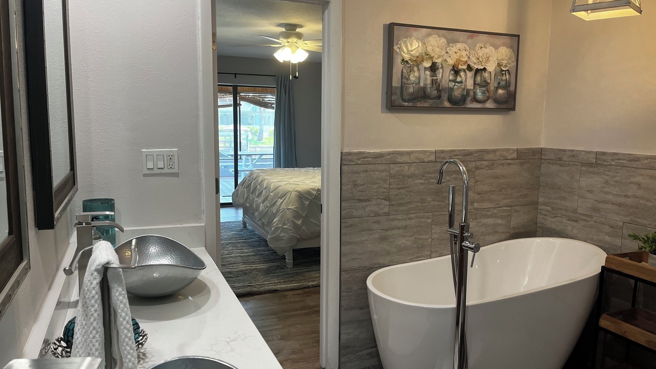 Photo of Bathroom in Edgewater