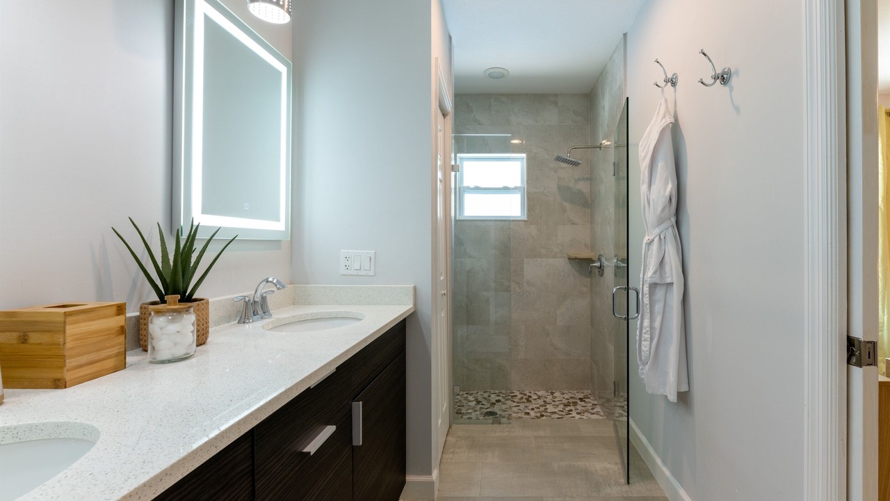 Photo of Bathroom in Poiciana Park II