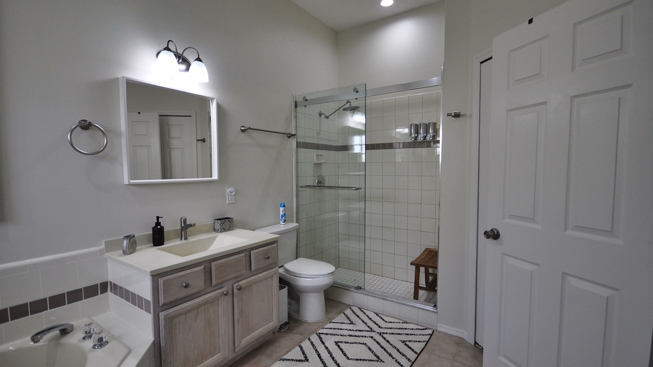 Photo of Bathroom in River Pointe