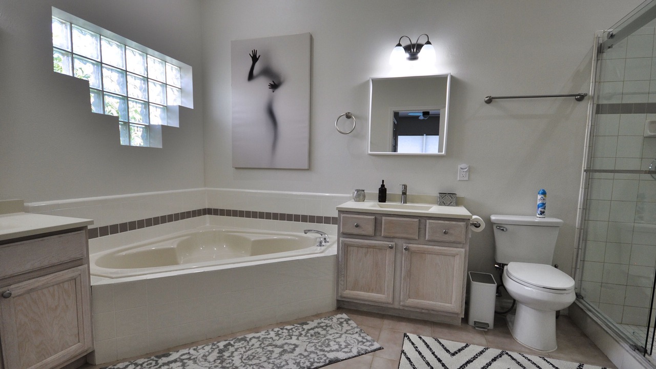 Photo of Bathroom in River Pointe