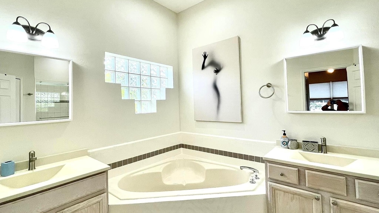 Photo of Bathroom in River Pointe