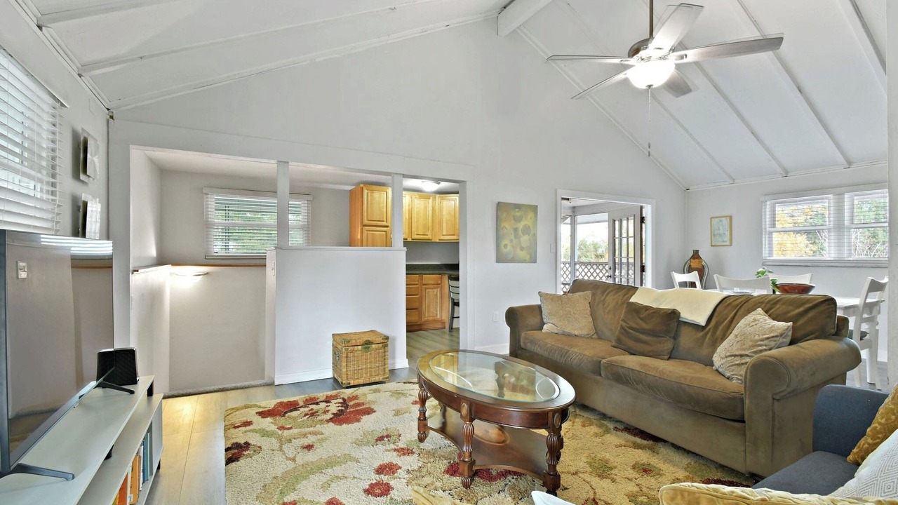 Photo of Livingroom in Babson Park
