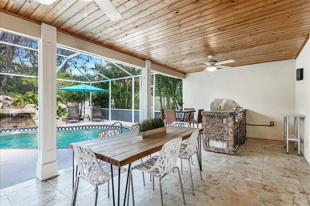 Photo of Outdoor in Pelican