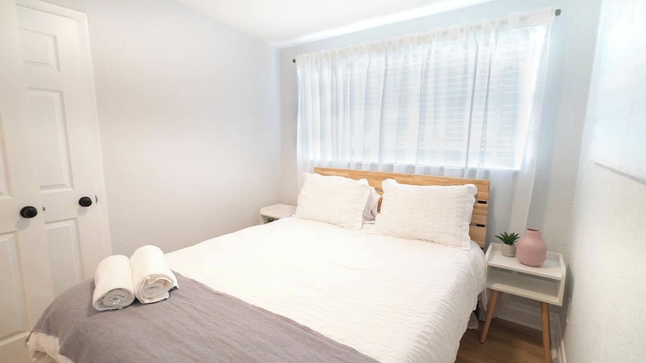 Photo of Bedroom in Carver City - Lincoln Gardens