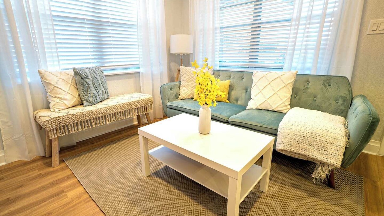 Photo of Livingroom in Carver City - Lincoln Gardens