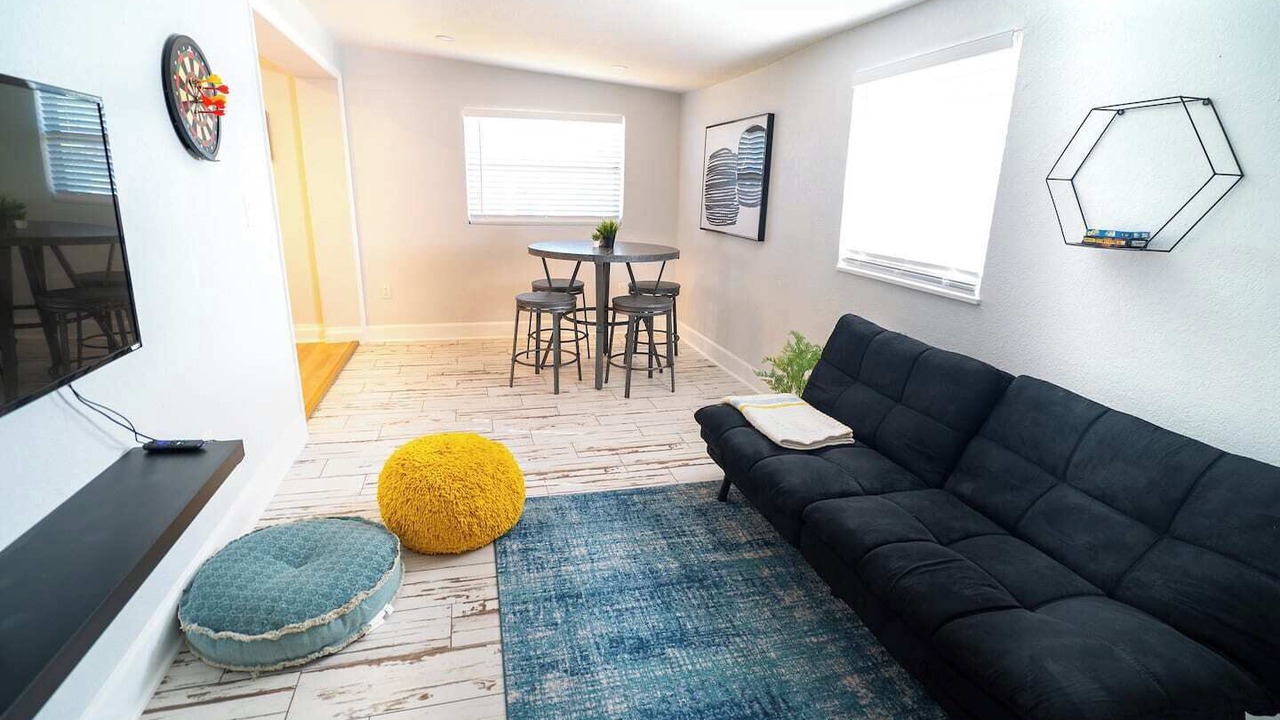 Photo of Livingroom in Carver City - Lincoln Gardens
